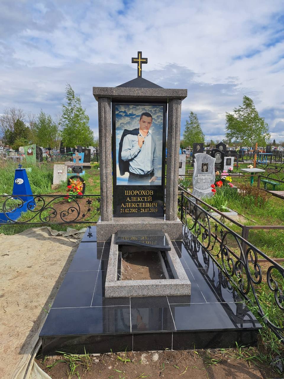 Памятники элитные 38
