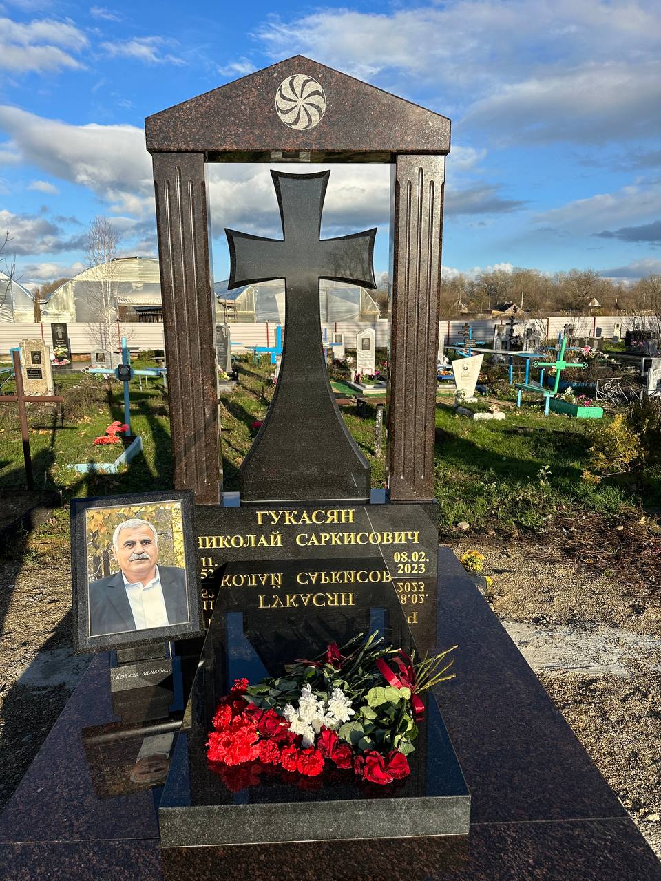 Памятники элитный 51
